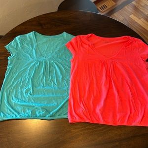 New York and Co Shirt Sleeve Shirts. Bundle of 2. Elastic on bottom. Size XL.